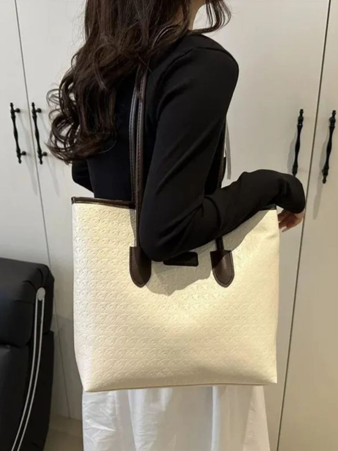 Hoor New York Cute Women's White Tote Bag - Everyday wear | Light & Spacious