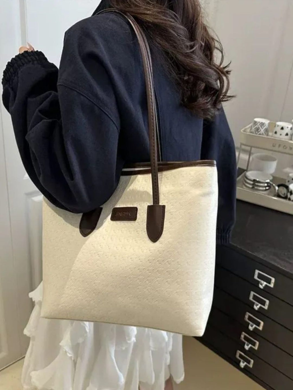 Hoor New York Cute Women's White Tote Bag - Everyday wear | Light & Spacious